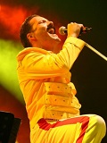 De foto van de lookalike en imitator van Freddie Mercury