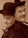 De foto van de lookalike en imitator van Laurel and Hardy (132)